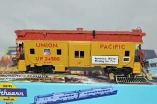 Ho Scale Athearn Custom Union Pacific Rr Bay Window Caboose Car Train