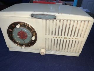 1951 Ge General Electric Model 516f Am Tube Clock Radio