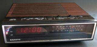 Sanyo Rm - 5100a Vintage Am Fm Led Digital Alarm Clock Radio From 1980 