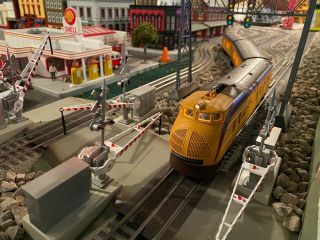 MTH 30 - 2197 - 1 Union Pacific M10000 Diesel Passenger Set PS2 with Extra Car - C7 6