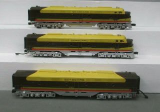 Mth O Gauge Electric Train Set Includes 3 Engines And 5 Passenger Cars.