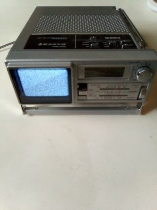 Sanyo Tpm 2100 Am/fm Quartz Clock Portable Radio And Tv