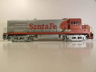Aristo - Craft ART - 22100 Santa Fe GE U25 - B Freight Diesel Locomotive G - Scale 4