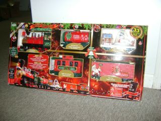 Eztec North Pole Express 33 Piece Christmas Train Set
