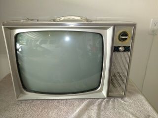 13 In.  Vintage Zenith Tv Ac/dc B&w 1984 4 Needs 1 Tube To Work.