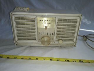 Vintage " Motorola Twin Speakers " Tube Radio Am Only.