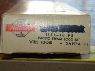 Athearn 1181 Santa Fe 4 - 6 - 2 Pacific Steam Locomotive & Tender 826 6