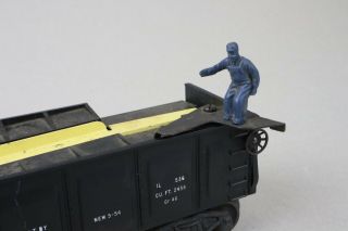 Postwar Lionel 3562 - 25:Barrel Car w/ Box and Accessories 5