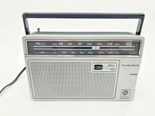 Vintage Ge General Electric 7 - 2660b Two - Way Am/fm Portable Radio