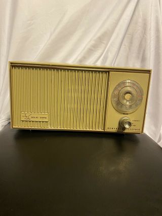 Vintage General Electric Radio Ge Solid State Am/fm Radio