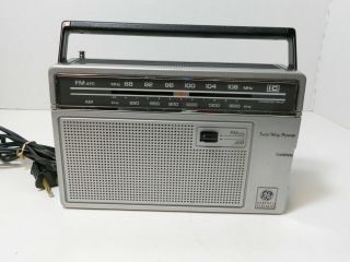 Vintage Ge General Electric 7 - 2660c Two - Way Am/fm Portable Radio