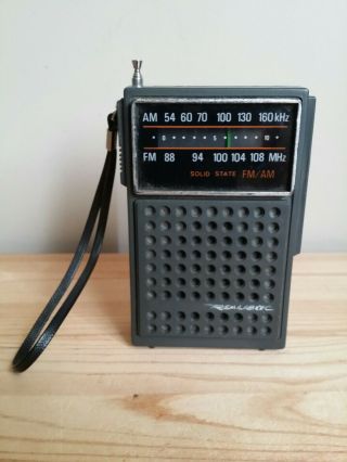 Vintage Radio Shack Realistic 12 - 635 Am/fm Transistor Radio