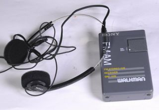 Vintage Sony Walkman Srf - 19w Receiver Fm Stereo / Am And Headset
