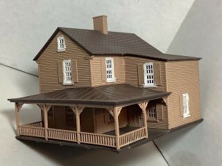 Ho Scale 1:87 Country 2 Story House W/ Wrap Around Porch