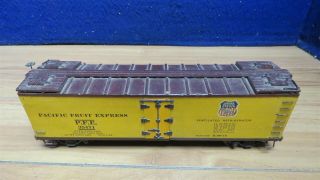 SCALE CRAFT O SCALE 2 RAIL KIT BUILT WOOD PACIFIC FRUIT REEFER 10 1/2 