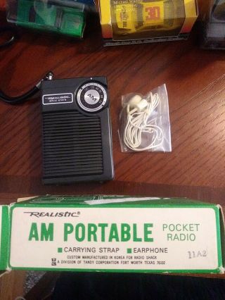 REALISTIC Solid State AM Portable Pocket Radio 3