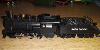 Arnold Series 2 N Scale Steam Locomotive With Train Cars