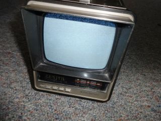Vintage Zenith 5 Inch Viewable Ac/dc Battery Portable Television Set Bto51b