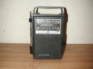 VINTAGE GENERAL ELECTRIC 7 - 2800A TWO - WAY POWER PORTABLE AM/FM TRANSISTOR RADIO 3