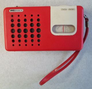 Vintage Kmart Solid State Red And White Portable Radio