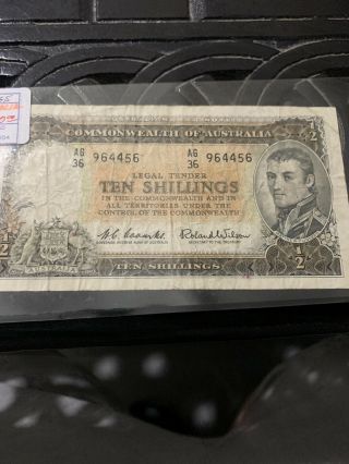 Australia 10 Shillings,  1961 - 1965 P - 33 1/2 Pound Commonwealth (cir) Half/aus8186