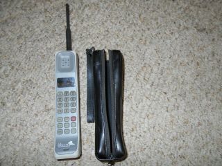 Vintage Motorola Ultra Classic Brick Cell Phone With Case La Cellular
