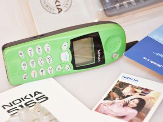 Nokia 5165 Phone With Green Cover