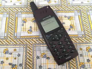 Sony Ericsson R320s Cellphone