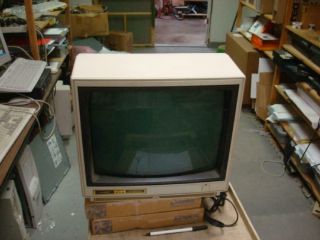 26 - 5112 Tandy Trs - 80 High Resolution Color Display
