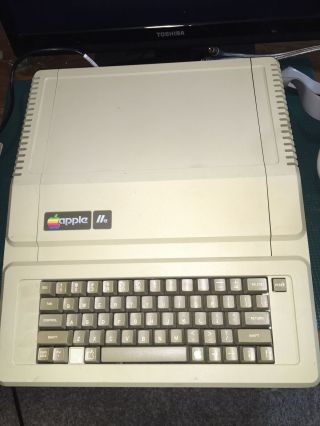 Apple Iie 64k Computer,  With 80 Column Card