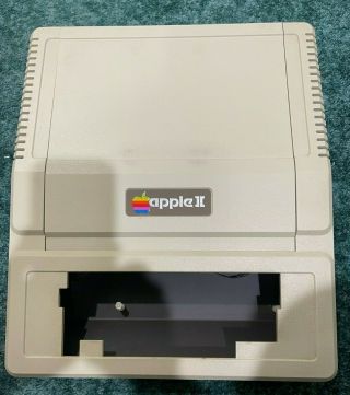 Apple Ii Computer Case With Hardware Sn A2s1 - 11763
