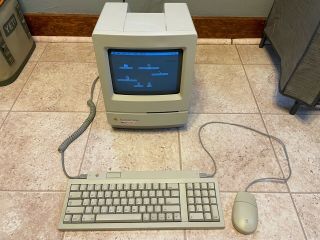 Apple Macintosh Classic M0420 With Keyboard And Mouse
