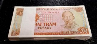 1987 Vietnam 200 Dong Banknote In 100pcs Bundle Unc (, 1 B.  Note) D4035