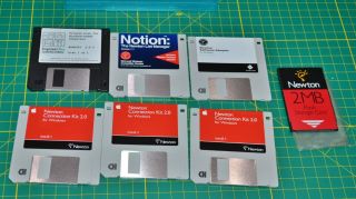 Apple Newton MessagePad 110 H0059 bag,  manuals,  software,  modem,  cables 3