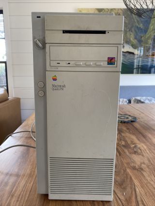Vintage Apple Macintosh Quadra 950 Model M4300 Powers On