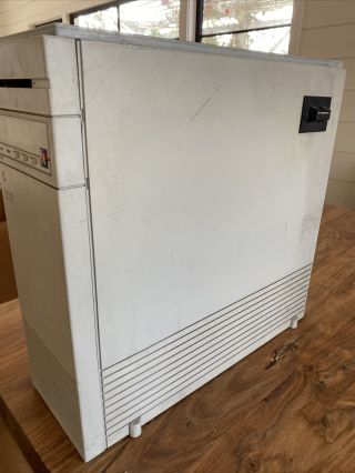 Vintage Apple Macintosh Quadra 950 Model M4300 Powers On 2