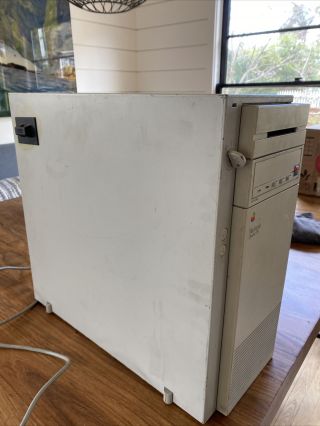 Vintage Apple Macintosh Quadra 950 Model M4300 Powers On 3