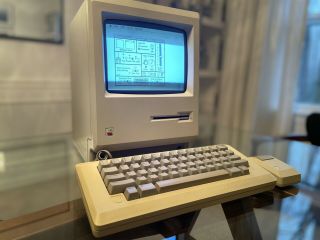 Apple Macintosh M0001 128K Computer 2