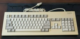 Commodore Amiga 3000 Keyboard,  Kkq - E94yc,  313323 - 02,  Yellowing,