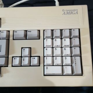 Commodore Amiga 3000 Keyboard,  KKQ - E94YC,  313323 - 02,  Yellowing, 4