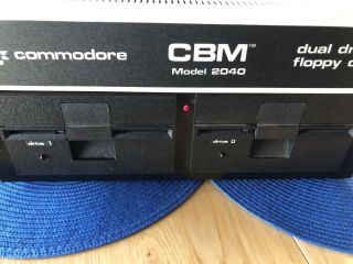 RARE VINTAGE Commodore CBM 2040 Dual Floppy Drive,  Manuals Incl,  Powers UP 3