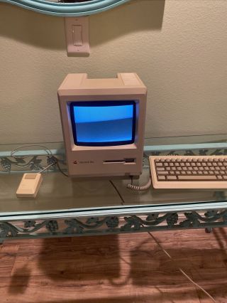 Vintage Apple Macintosh Plus 1mb - with keyboard and mouse. 2