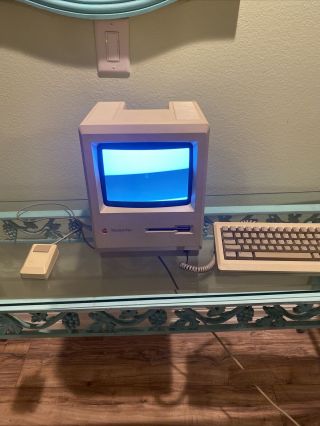 Vintage Apple Macintosh Plus 1mb - with keyboard and mouse. 3