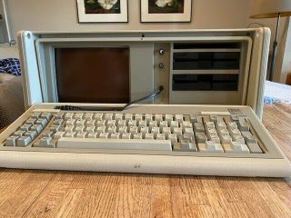 IBM 5155 Integrated Screen 1981 Near with Carry case 2