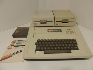 Apple Ii Plus Computer With 2 Floppy Drives A9m0104 A9m0107 Powers Up -