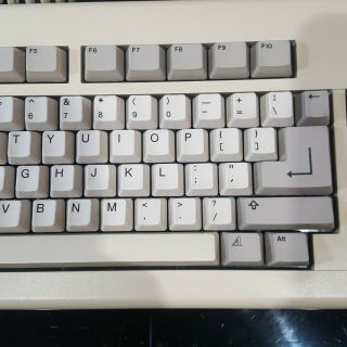 Commodore Amiga 2000 Keyboard,  KKQ - E94YC,  312716 - 02,  READ 3