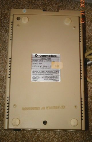 Commodore 1581 Floppy Disk Drive but will need repaired 6