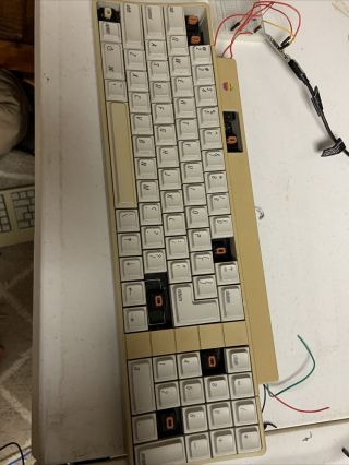 Apple Iigs Keyboard,  Missing Cable And Keycaps