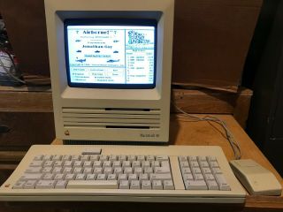 Macintosh Se M5010 Computer W/2 800k Drives 1mb Ram,  Keyboard,  Mouse,  Padded Bag