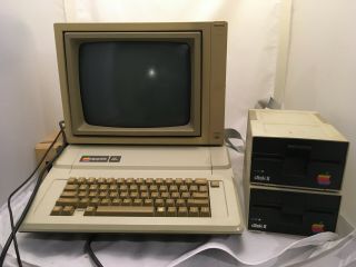 Vintage Apple 2e Computer (includes Monitor,  2 External Disc Drives)